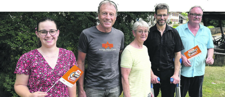 Die preisgekrönten Thaddäus Bernet (2. v.l.), Monika Baschnagel und Matthias Brechbühler umrahmt von OK-Mitglied Vanessa Freiermuth und Gemeinderat Geri Zumsteg. Foto: Simone Rufli