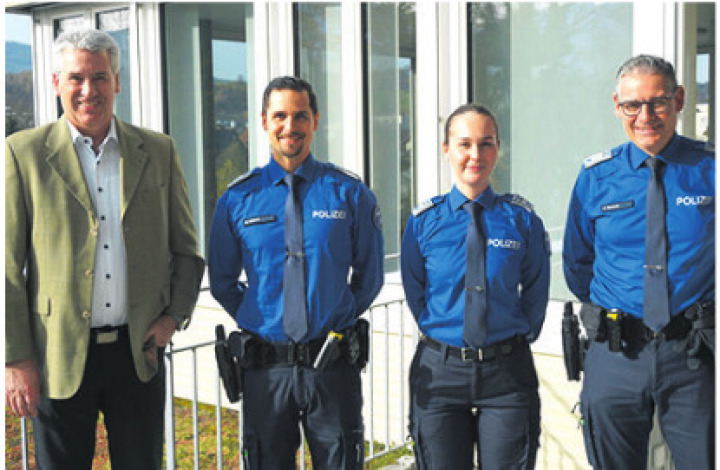 Daniel Suter, Gemeindeammann Frick (von links), Pol Michael Dietschi, ZA Dijana Karaqi und Polizeichef Oblt Werner Bertschi. Foto: zVg
