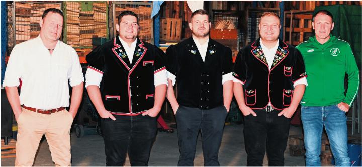 Vertreter des Schwingklubs Fricktal nach der Rückkehr vom ESAF: Präsident Thomas Stocker (von links), Schwinger Tobias Dünner, Sämi Schmid und Luis Hasler sowie Ehrenpräsident David Schreiber. Fotos: Ludwig Dünner
