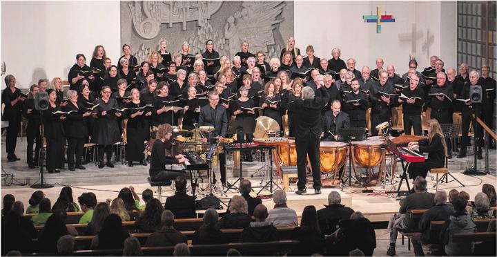 Dem Projektchor gelang es, dem Publikum die Carmina in überzeugender Präzision zu vermitteln. Foto: zVg