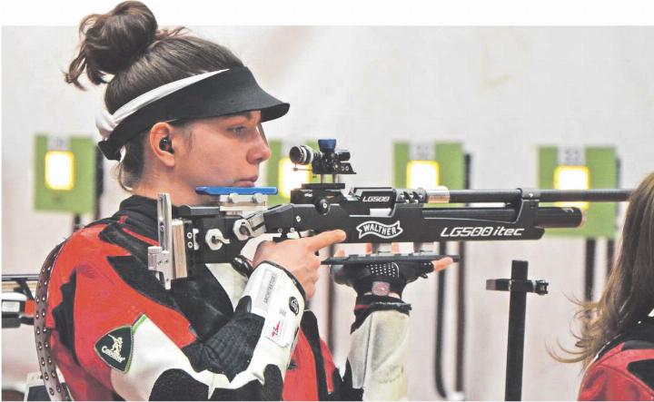 Volle Konzentration bei Gewehrschützin Chiara Leone; die Olympiasiegerin verpasste Gold am Ende knapp. Foto: zVg