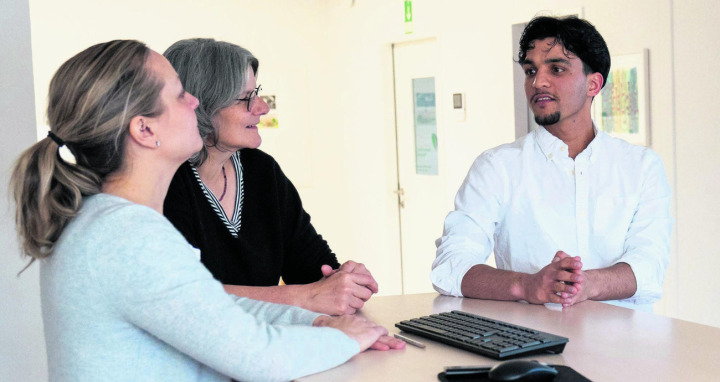 Abdullah Azizi erfüllt sich mit der Ausbildung bei der Spitex seinen beruflichen Traum. Foto: Regula Laux