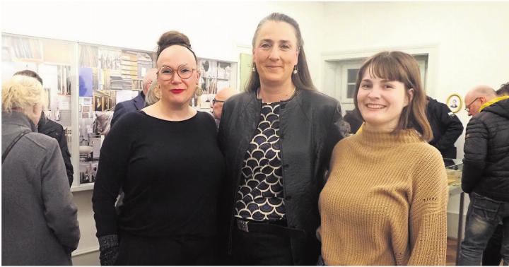 Zwischen Vorfreude auf das Neue und Wehmut um das Scheidende: Das Museumsteam Stella Barmettler Wälti (von links), Kathrin Schöb Rohner und Janine Baumgartner. Fotos: Boris Burkhardt Zwischen Vorfreude auf das Neue und Wehmut um das Scheidende: Das Museumsteam Stella Barmettler Wälti (von links), Kathrin Schöb Rohner und Janine Baumgartner. Fotos: Boris Burkhardt