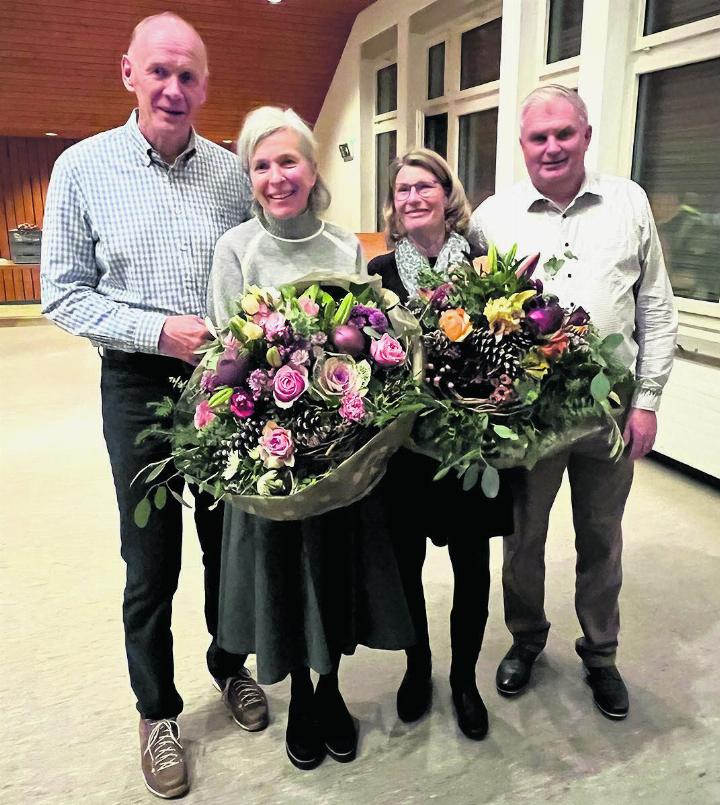 Von links: Gemeindepräsident Stephan Gemmet, seine Frau Andrea Gemmet, Susanne Tschumi und ihr Mann Vizepräsident Robert Schmid. Foto: zVg Von links: Gemeindepräsident Stephan Gemmet, seine Frau Andrea Gemmet, Susanne Tschumi und ihr Mann Vizepräsident Robert Schmid. Foto: zVg