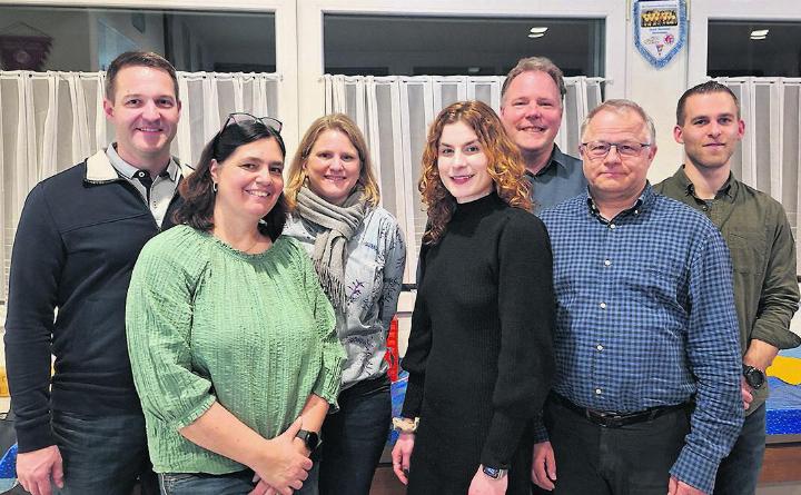 Alte und neue Vorstandsmitglieder: Martin Heinz (links), Susan Wiekert, Barbara Soder, Fiona Spuhler, Stephan Wiekert, Benno Freiermuth und Samuel Hossli. Foto: zVg