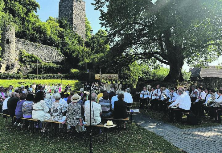 Gottesdienst unter freiem Himmel. Foto: zVg