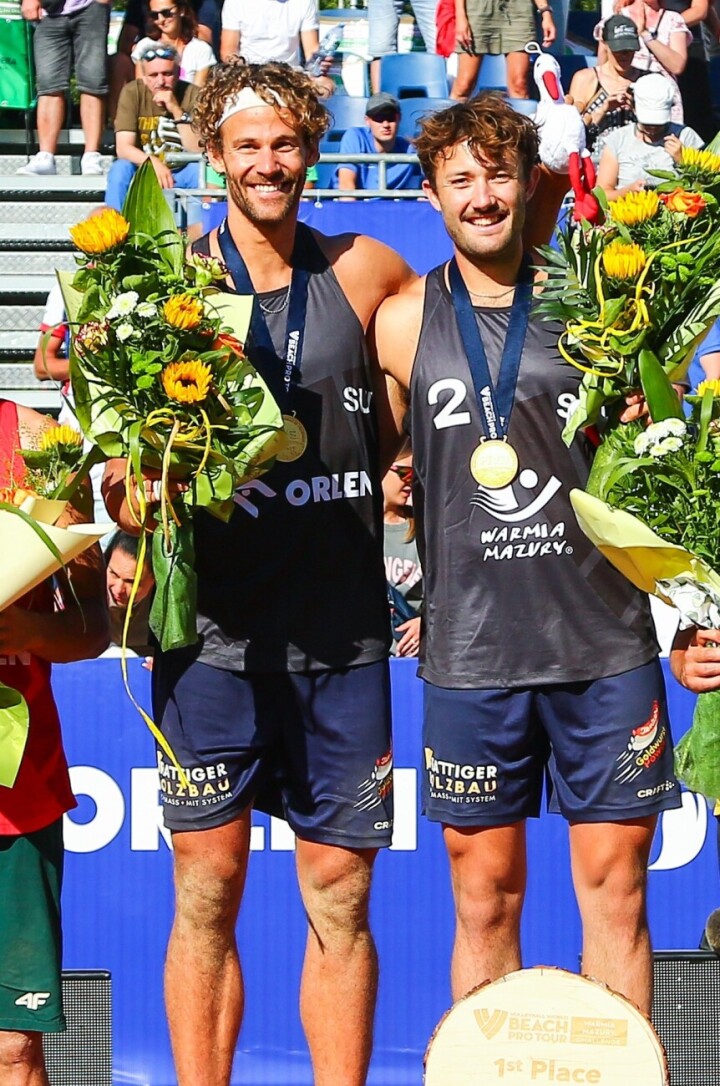 Marco Krattiger und Leo Dillier erkämpfen sich ihre erste Goldmedaille auf der internationalen Profi-Beachvolleyball-Tour in Polen. Foto: zVg