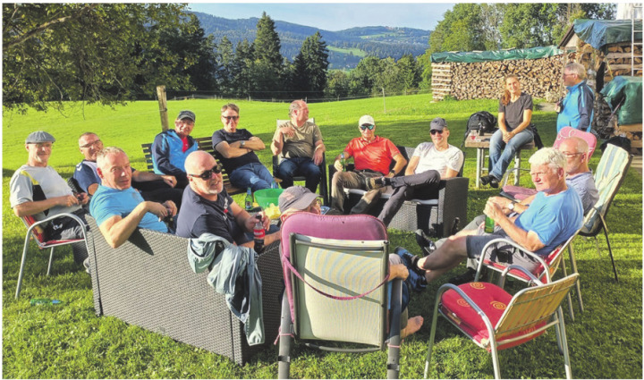 Eine fröhliche Männerrunde. Foto: zVg