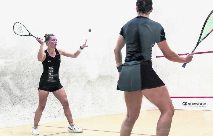 Kein Sieg im Halbfinal der Schweizer Einzel-Meisterschaft: Nadia Pfister am Samstag im Spiel gegen Ambre Allinckx.