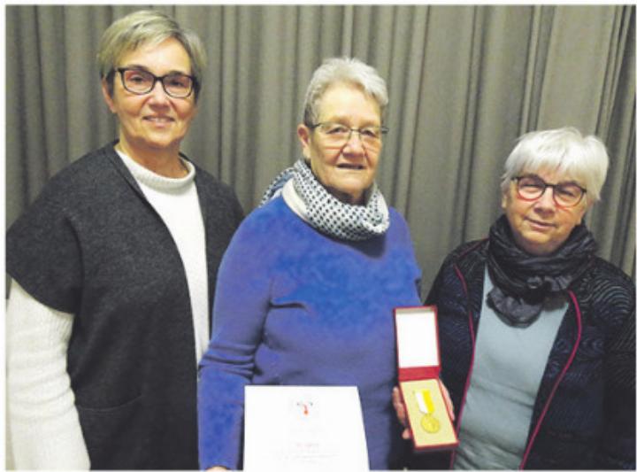 Die Jubilarinnen: Christina Desax (links) für 25 Jahre, Rita Bussinger für 50 Jahre und Eva Thomann (rechts) für 40 Jahre singen im Kirchenchor. Foto: zVg