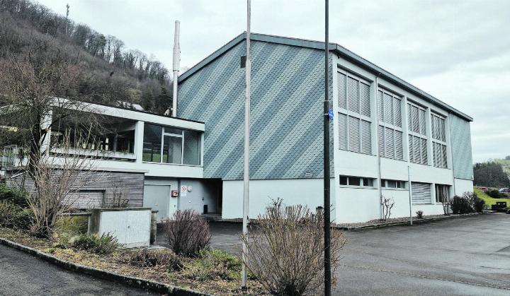 Wie es mit der sanierungsbedürftigen Turnhalle in Mettau weitergeht, bleibt weiter offen. Foto: Bernadette Zaniolo