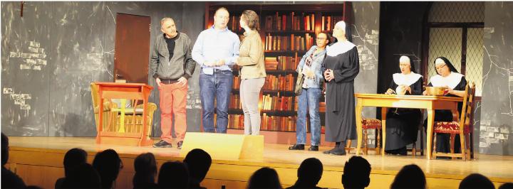 Wenn Nonnen, Bankräuber und Polizei sich hinter Klostermauern treffen, wird es mysteriös … Foto: Janine Tschopp