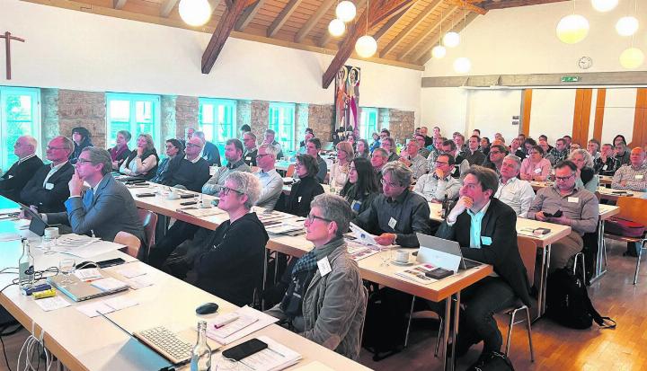 Grosses Interesse am ersten Tag des Fricktaler Gemeindeseminars im Rampartsaal in Frick. Foto: Susanne Hörth