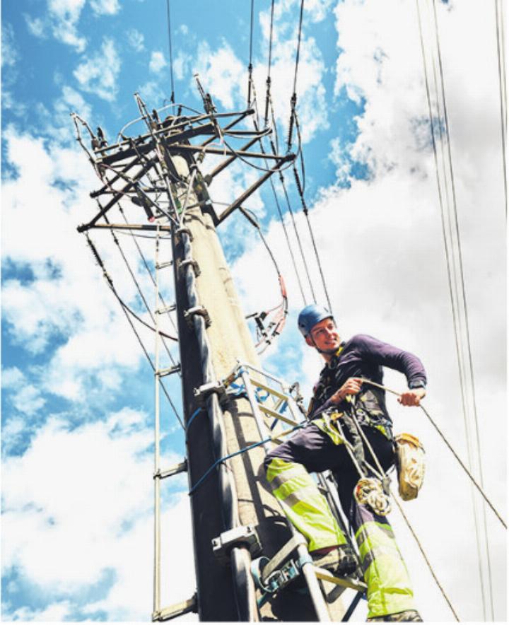 Nicht nur Strommasten – auch der Gewinn der AEW – ragt steil in die Höhe. Foto: zVg Nicht nur Strommasten – auch der Gewinn der AEW – ragt steil in die Höhe. Foto: zVg