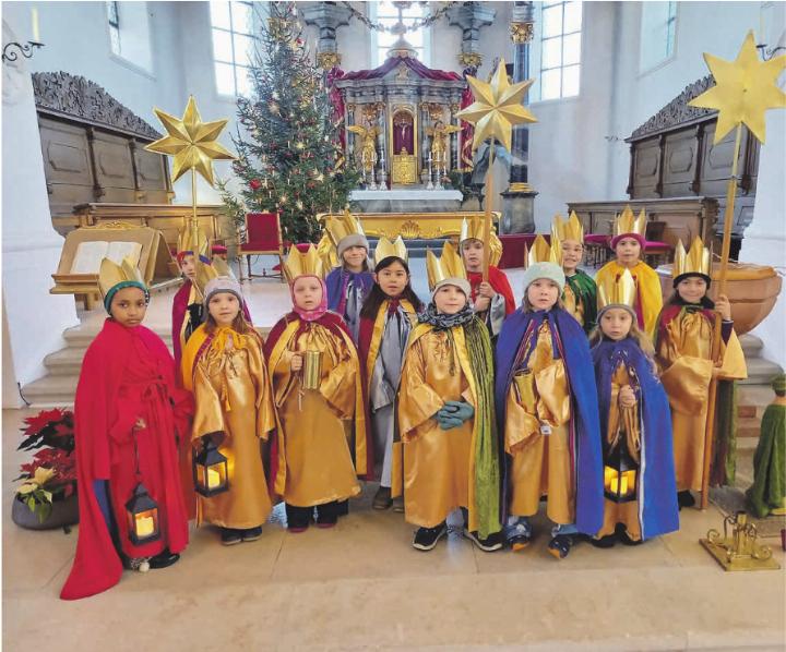 Die Sternsinger beim Dreikönigsgottesdienst. Foto: zVg