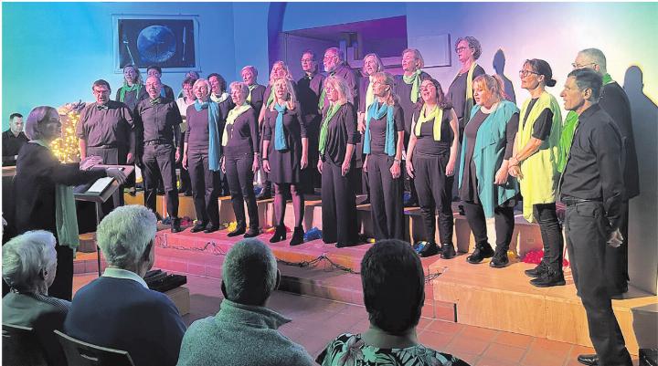 Die Funshine Singers gaben einen Querschnitt der letzten 20 Jahre zum Besten. Foto: zVg