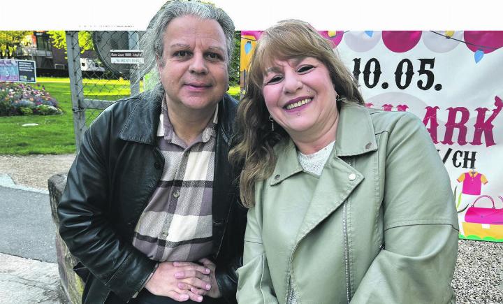 Teamwork: Seit zwei Jahrzehnten sorgen Claudio Meier und Ines Lehmann für buntes Markttreiben in Rheinfelden. Foto: Valentin Zumsteg