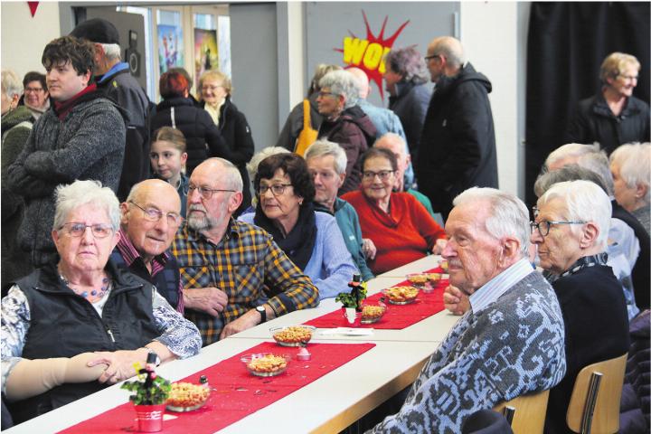 Die Gäste jeden Alters genossen das gemütliche Beisammensein. Fotos: Hans Zemp