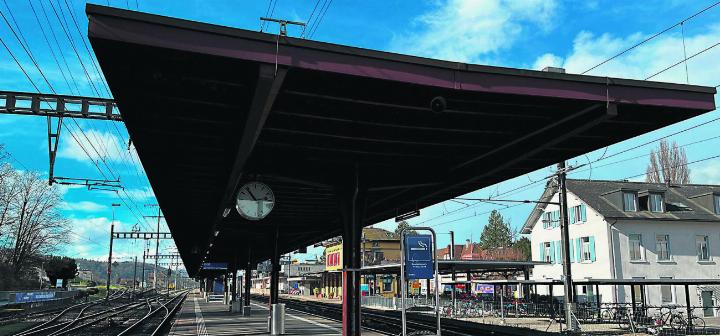 Das Perrondach in Rheinfelden hat gemäss SBB das Ende seiner Lebensdauer erreicht. Foto: Valentin Zumsteg