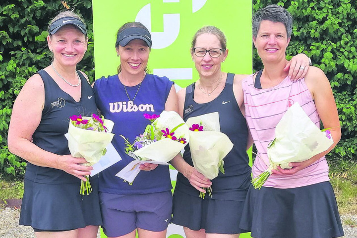 Finalistinnen des Damen-Doppels (von links): Yvonne Köhler, Maria Cisarikova, Sibylle Heuberger und Sibylle Büchli. Foto: zVg