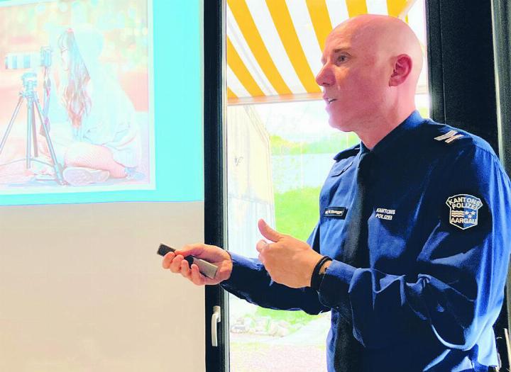 Marco Dössegger hielt ein spannendes Referat zu Internetverbrechen. Sein Ratschlag: «Seien Sie aufmerksam und vorsichtig.» Foto: zVg