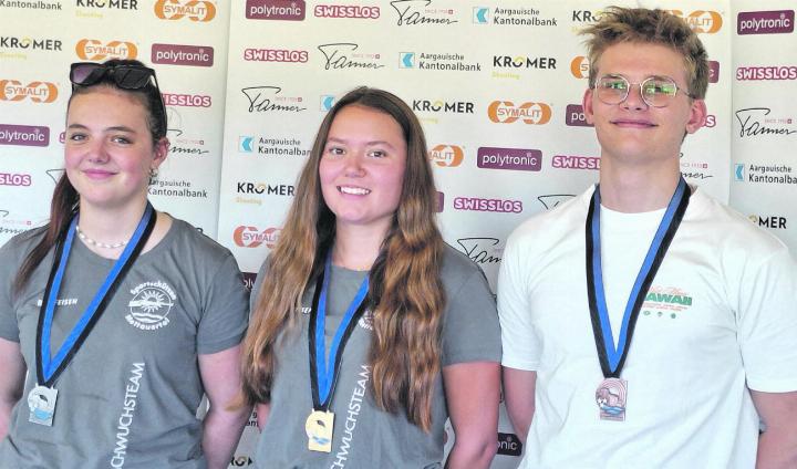 Die Aargauer Zukunftshoffnungen im 50-Meter-Gewehrschiessen: Dreistellungssieg für Fiona Kitanovic (Mitte) vor Nina Staudacher und Adrian Fischer. Foto: zVg