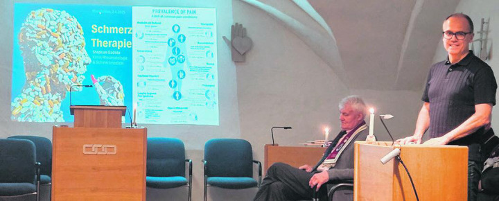 Interessante Einsichten: Der Referent Prof. Dr. med. Stephan Gadola (rechts) sowie Obermeister Jörg Schneider. Foto: zVg