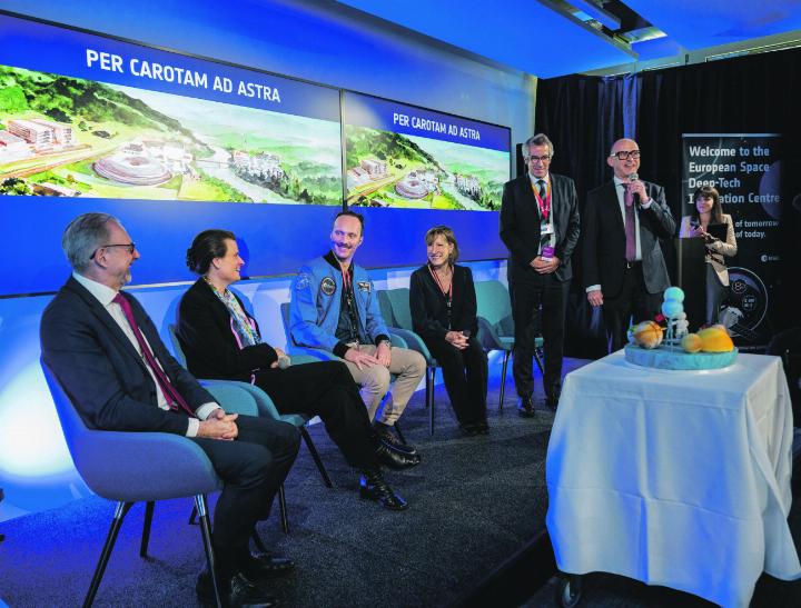 Das European Space Deep-Tech Innovation Centre ESDI wurde feierlich eröffnet – auch mit einer Prise Humor: «PER CAROTAM AD ASTRA» bedeutet auf lateinisch in etwa «durch Rüebli zu den Sternen»! Foto: zVg