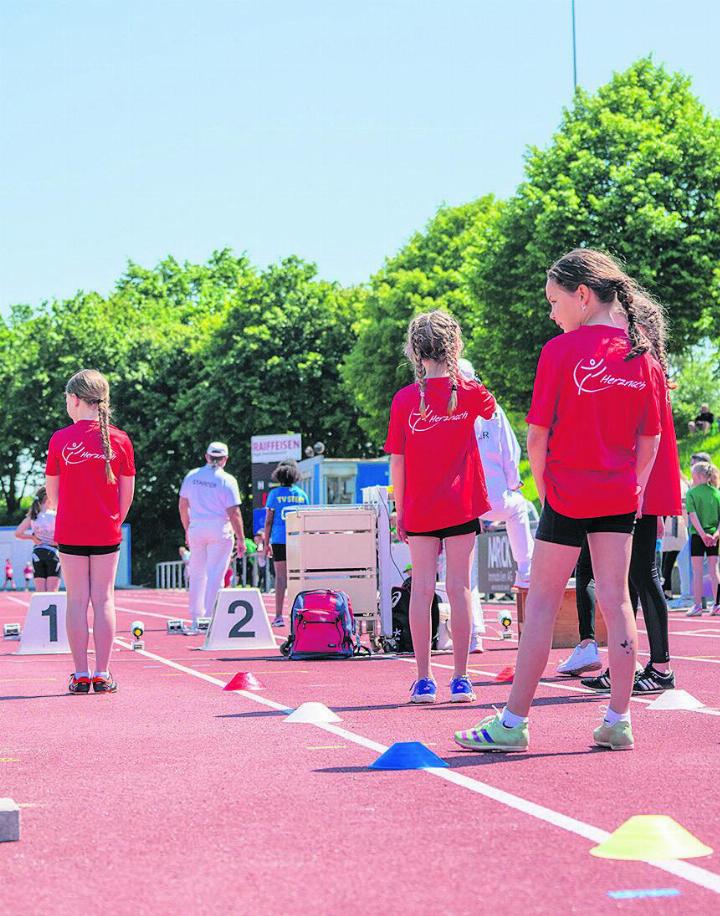 Die Kids des STV Herznach gespannt vor dem Start. Foto: zVg
