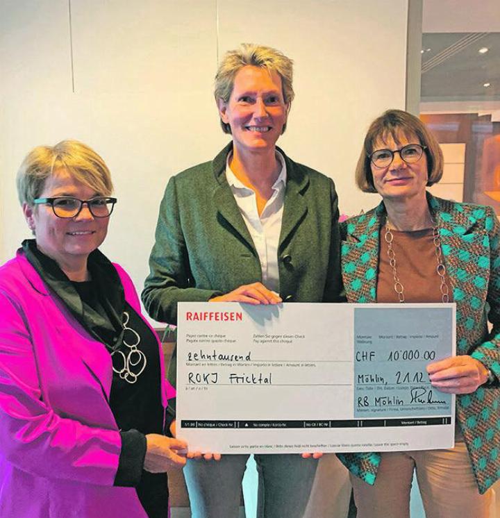 Viel Geld für die Jugend: Franziska Bircher (von links), Susanne Kaufmann und Susanna Schlittler. Foto: zVg