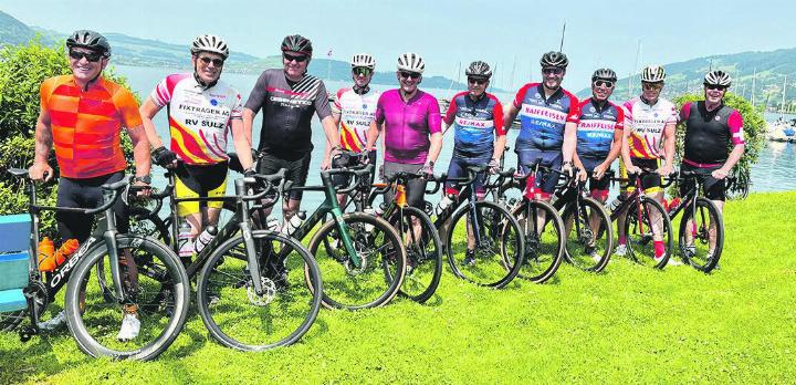 Rennradfahrer des RV «Helvetia» Sulz bei der Tour rund um den Zugersee in Arth. Foto: zVg