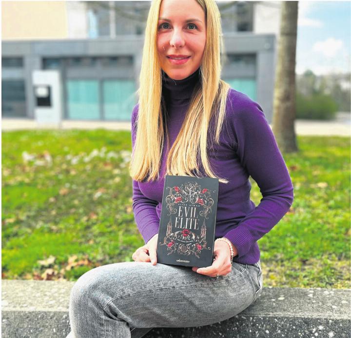 «Das Schreiben ist für mich ein Abenteuer ausserhalb des Alltags», erklärt Aline Atman. Foto: Valentin Zumsteg