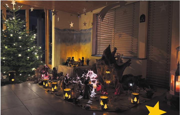 Die Krippe bei Nacht.