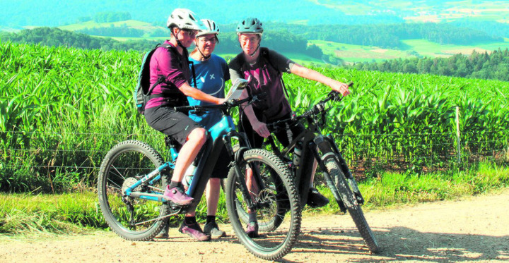Martina Huber, Marlene Weiss und Nicole Weiss laden zum Entdecken der Region ein. Foto: zVg
