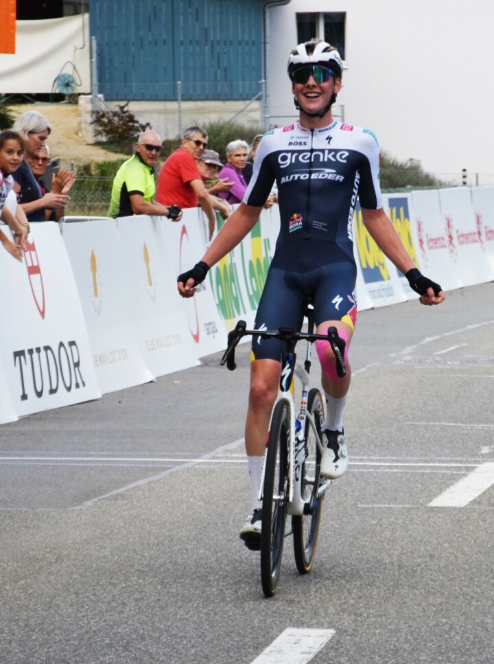 Karl Herzog gewann die erste Etappe des GP Rüebliland solo.