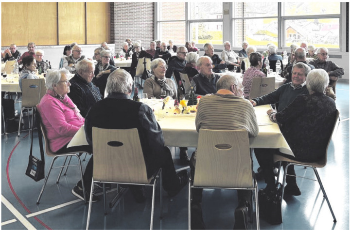 Die Teilnehmenden erlebten einen schönen, geselligen Anlass in der Turnhalle Sulz. Foto: zVg