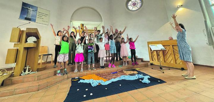 Zusammen ein Weihnachtsmusical einstudieren, dazu lädt der Kinderchor Stein ein. Foto: zVg