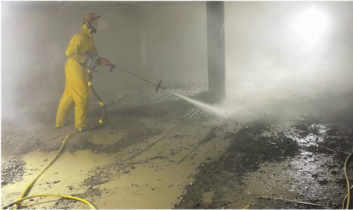 Betonabtrag mit Hochdruckwasserstrahl-Lanze. Foto: zVg