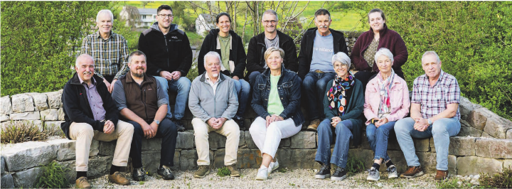 Das OK Natur- und Kultur-Woche 2026 (von links): hinten: Martin Müller, Matthias Wipfli, Sarah Buchmann, Thomas Studer, Guido Treier, Johanna Rey, vorne: Christoph Benz, Jeremias Boss, Kurt Aerni, Yvonne Bieri, Andrea Böller, Alice Bieli, Werner Habermacher. Foto: zVg