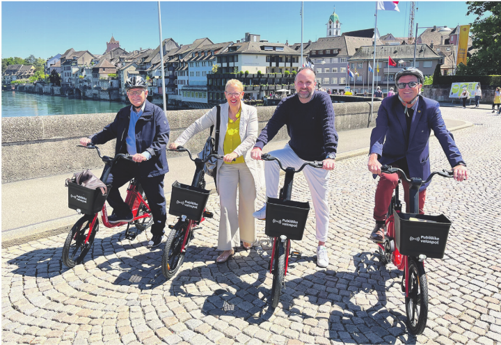 Freuen sich über viele Nutzerinnen und Nutzer: Jean Frey (von links), Claudia Rohrer, Markus Bacher und Klaus Eberhardt. Foto: Valentin Zumsteg