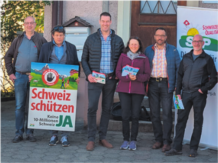 Guido Steiner (v. l.), Andreas Tscheulin, Nationalrat Christoph Riner, alt Grossrätin Tanja Primault, Grossrat Alex Reimann und Reto Gander. Foto: zVg