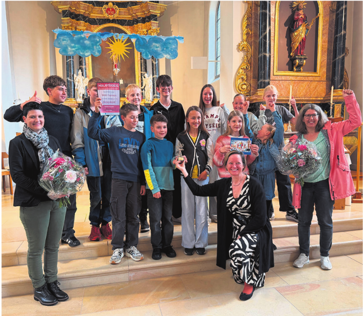 Viele lachende Gesichter bei der Preisübergabe in der Kaister Kirche. Foto: sh