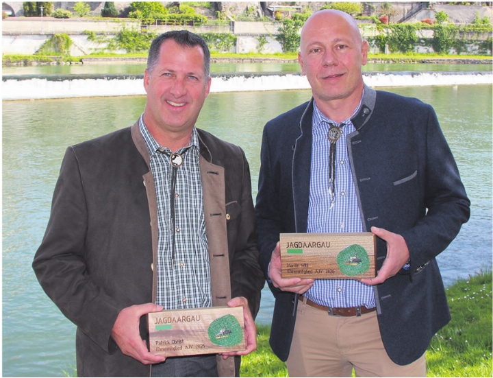 Die beiden Fricktaler Patrick Obrist (links) und Martin Willi, die als Obmänner der Bezirke Laufenburg, respektive Rheinfelden, zurückgetreten sind, wurden zu Ehrenmitgliedern ernannt. Foto: zVg