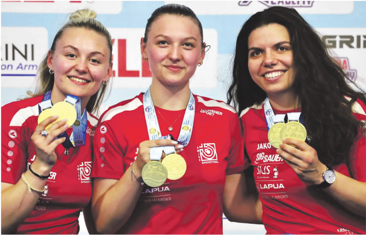 Ein Dream-Team: Vivien Jäggi (von links), Emely Jäggi und Chiara Leone freuen sich über zwei Europameister-Titel. Foto: SRF