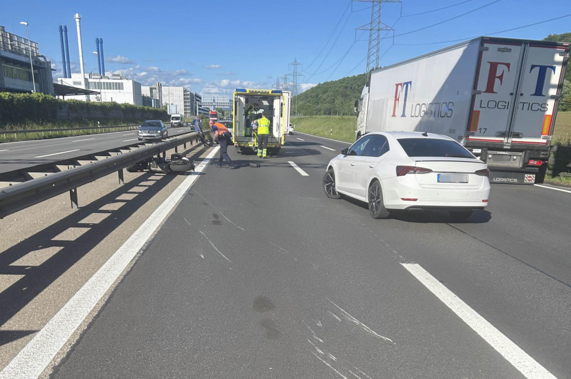 Kaiseraugst/A3: Motorradfahrer bei Kollision verletzt - Das Bild wird blockiert. – Möglicherweise durch einen aktiven Adblocker.