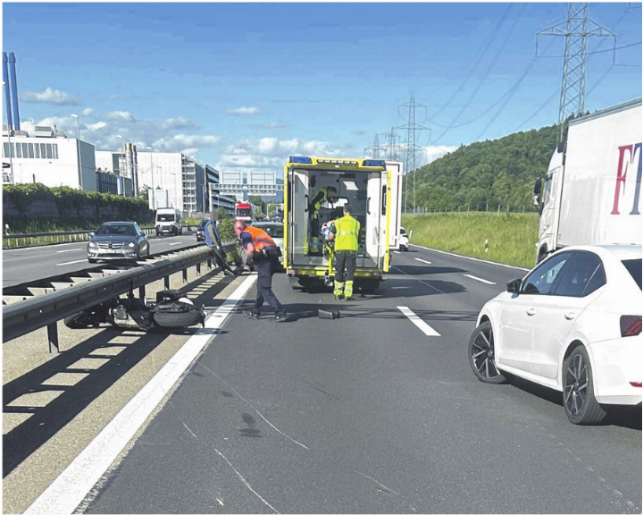 Der Motorradfahrer erlitt beim Unfall mittelschwere Verletzungen. Foto: zVg