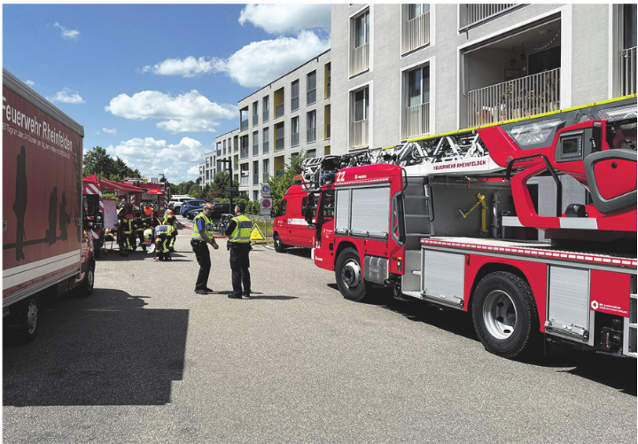 Ein Grossaufgebot der Feuerwehr war vor Ort. Foto: Simone Rufli