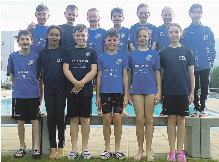 Die 13 jungen Schwimmer des Schwimmclubs Fricktal. Foto: zVg