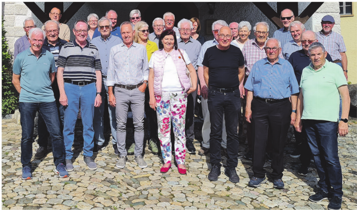 Die ehemaligen Gemeindeammänner des Bezirks Laufenburg trafen sich zum Gruppenbild vor der Wendelinskapelle. Foto: zVg Die ehemaligen Gemeindeammänner des Bezirks Laufenburg trafen sich zum Gruppenbild vor der Wendelinskapelle. Foto: zVg