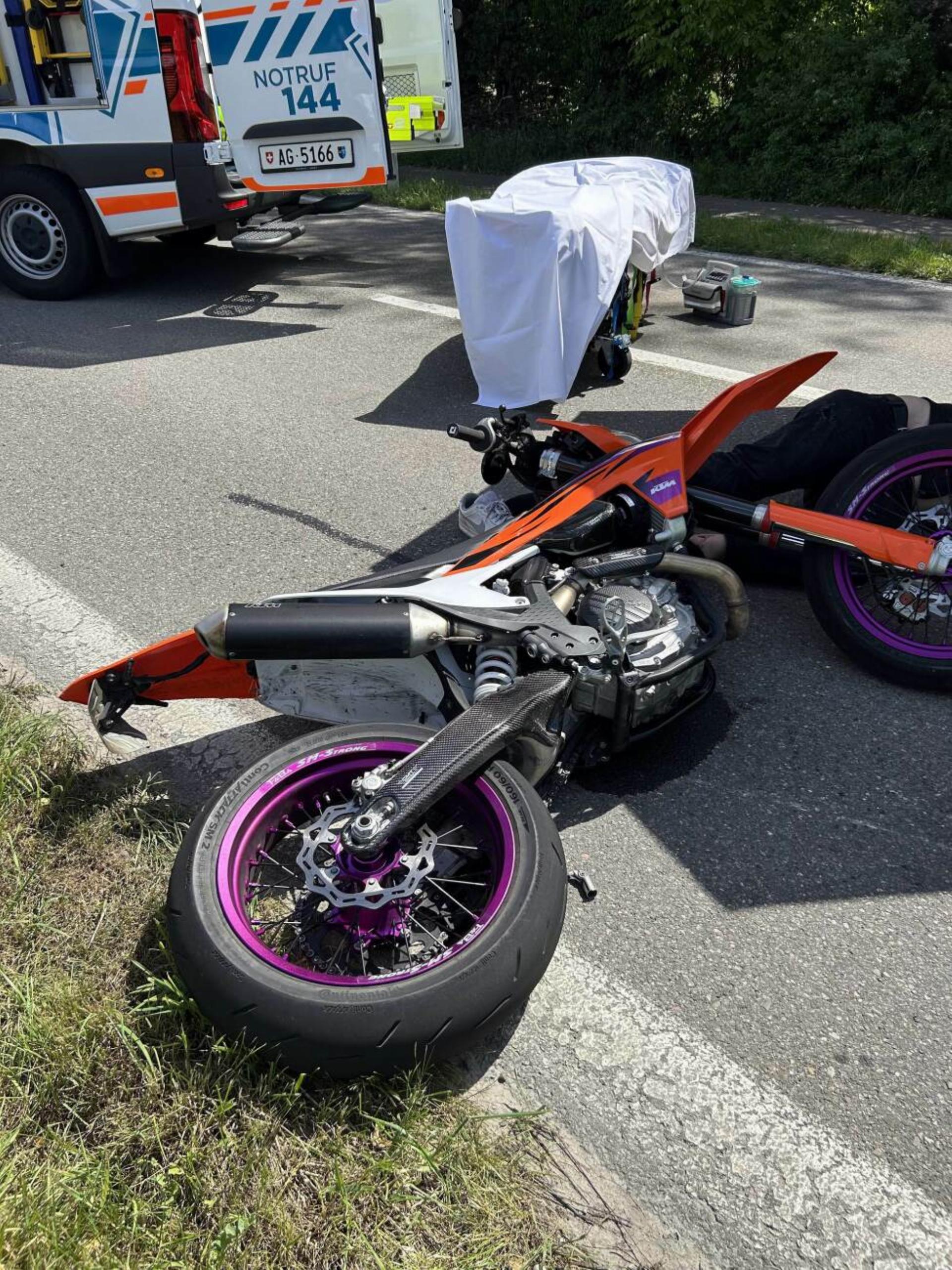  «Wheelie» misslang: bei Motorrad-Sturz verletzt - Das Bild wird blockiert. – Möglicherweise durch einen aktiven Adblocker.